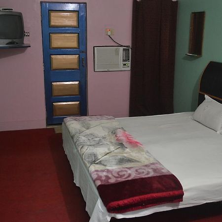 Hotel Sandeep Варанаси Экстерьер фото