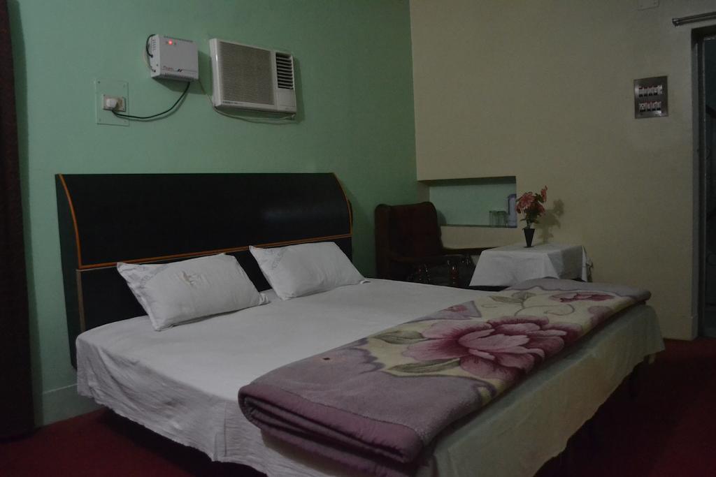 Hotel Sandeep Варанаси Номер фото