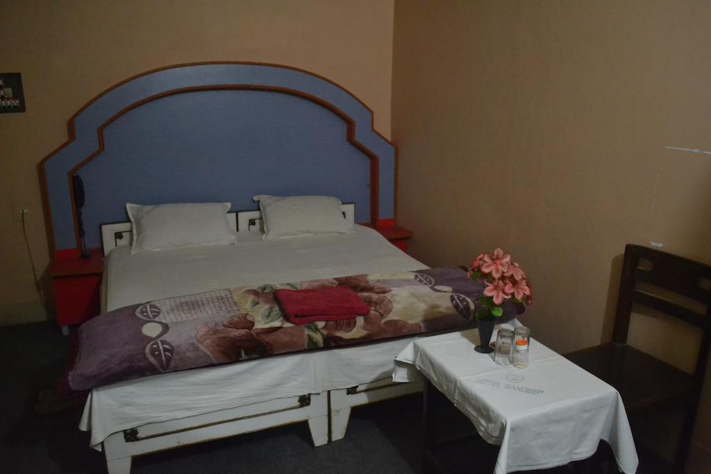 Hotel Sandeep Варанаси Номер фото