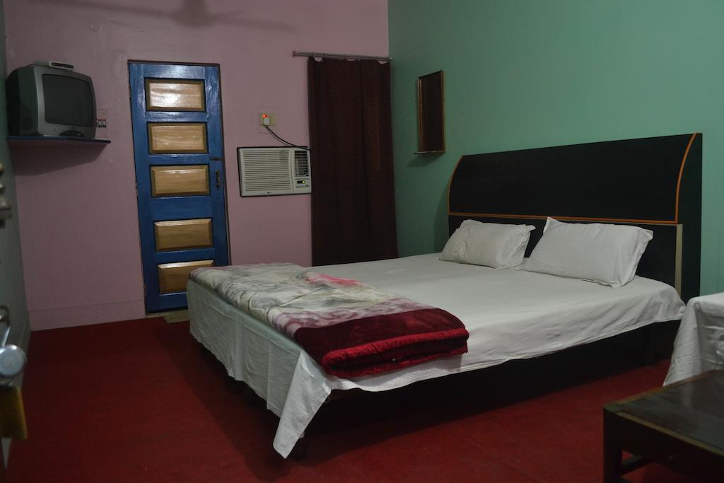 Hotel Sandeep Варанаси Экстерьер фото